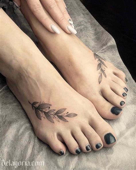 Tatuajes para mujeres en el pie